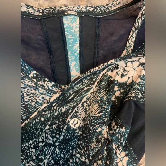 Lululemon Seek The Heat Short Sleeve top
Wildwood White Multi/Nocturnal Teal - Picture 11 of 11